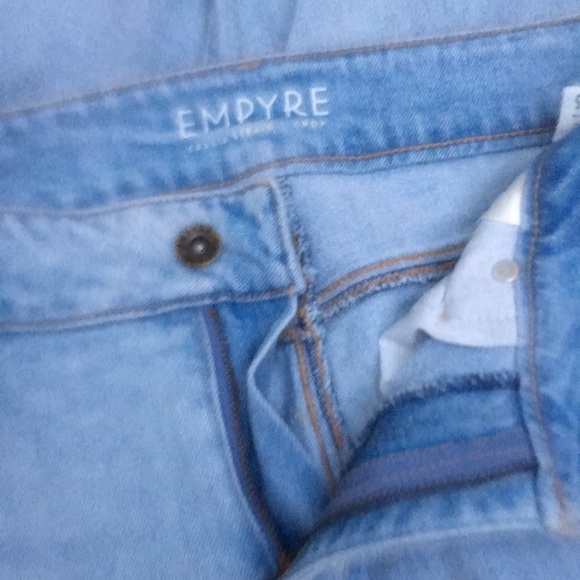 Empyre Cassia Straight Crop Light Wash Denim Jeans from Zumiez - Picture 4 of 7